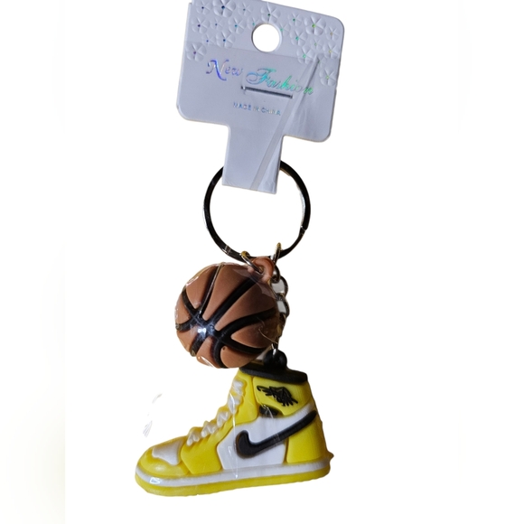 (Pick 1) Air Jordan Sneaker Basketball Keychains - Picture 4 of 8